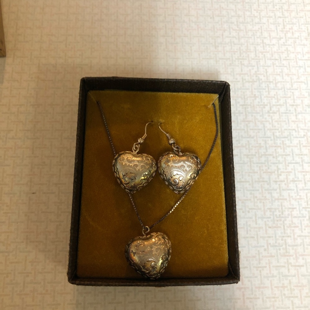 Necklace and earring set